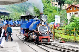 TOY TRAIN IN DARJEELING