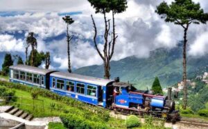 TOY TRAIN IN DARJEELING